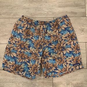 Men’s 7 inch inseam Patagonia Baggies